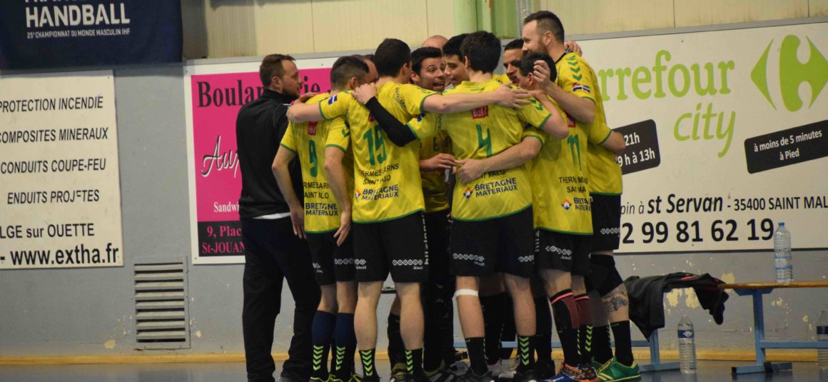 Les HandCorsaires qui plient le maillot CJF…